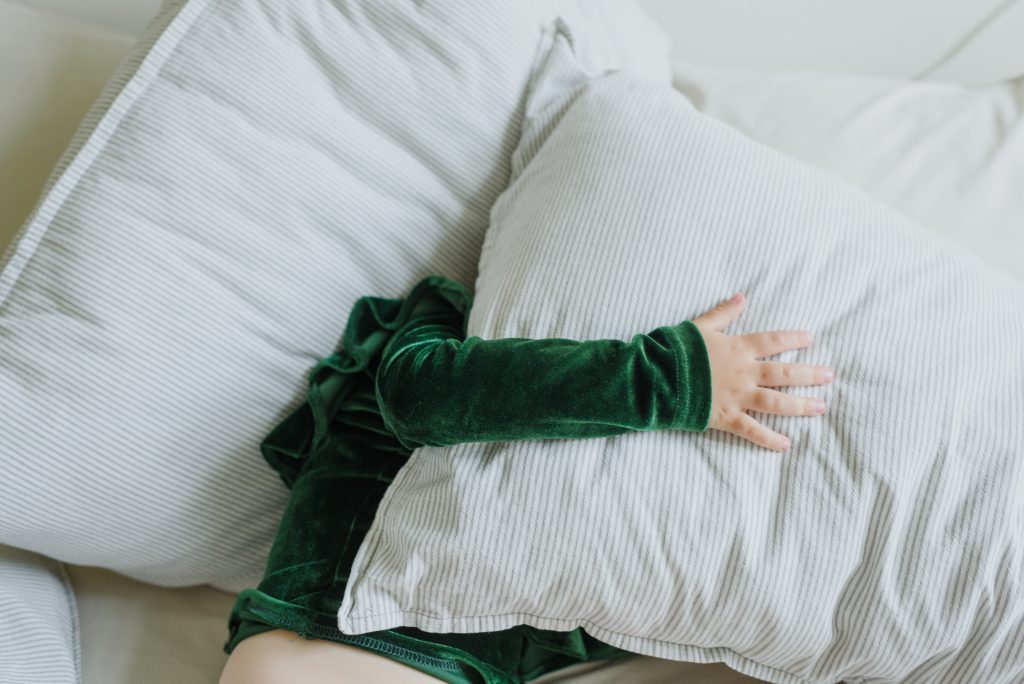 Ergonomisch kussen van traagschuim met ergonomische vorm voor optimale nek- en hoofdsteun tijdens het slapen