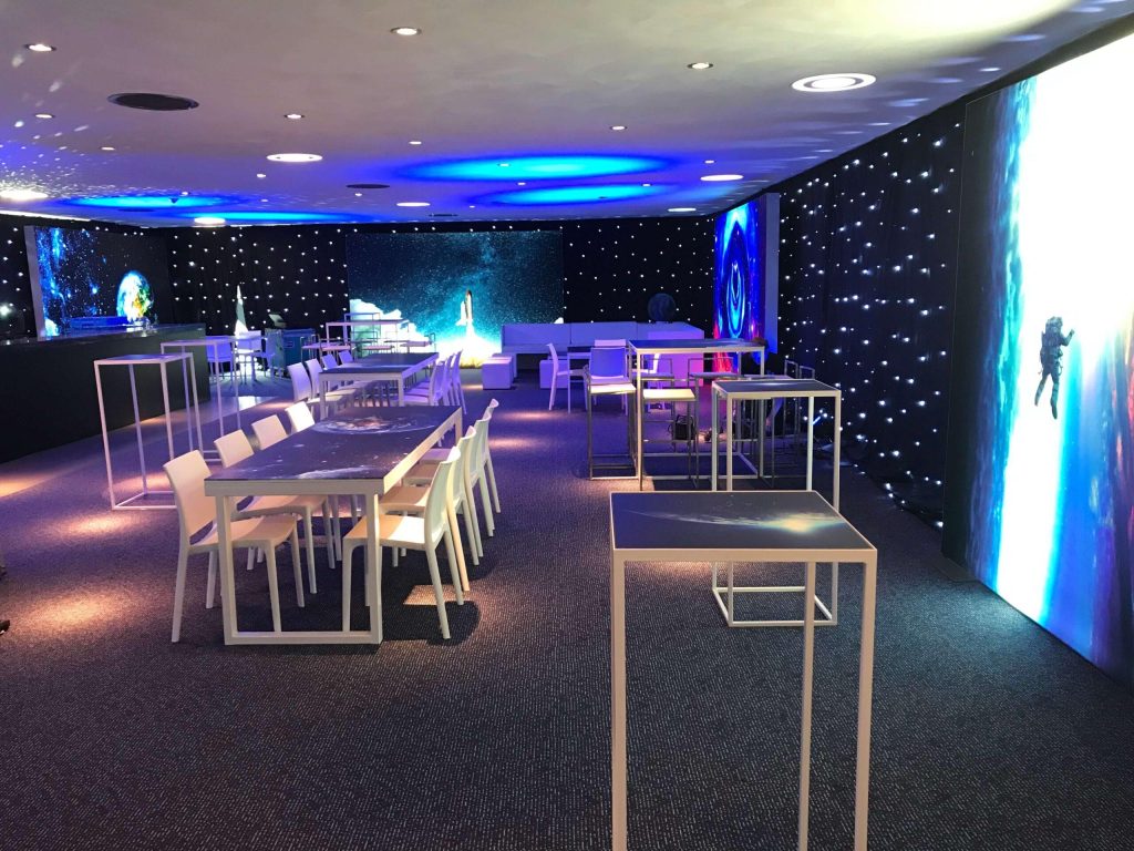 Professionele decoratiebureau services voor feestzaal transformatie en sfeeraanpassing